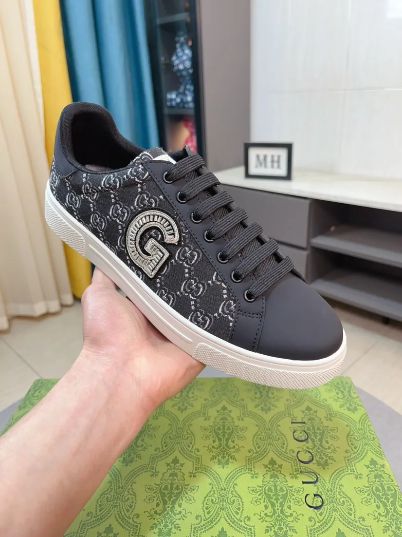Men's men's shoes 💰400🌹🌹Gucci [Gucci] new model is on the market, the picture above is a must-sell. Top luxury brand, the latest fashionable casual men's shoes, trendy and versatile style, relaxed and sporty style, upper imported from Italy crocodile pattern cowhide ➕ genuine leather lining and ultra-fine workmanship. Original personalized and fashionable semi-air cushion raised outsole, light and comfortable on the foot, size 38-44